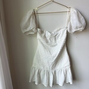 Hello Molly St Cloud Mini Dress in White Lined, Puff Sleeves, Zip Back Size 4